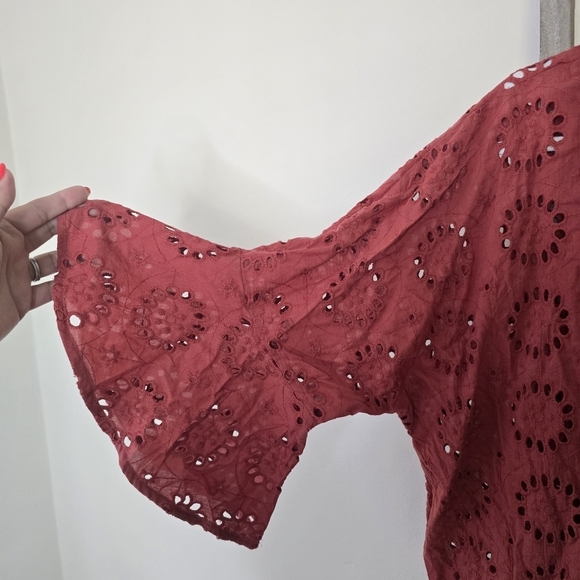 ⭐️40% Off⭐️ New York & Co. Soho Embroidered Cut Out Bell Sleeve Top - Picture 4 of 8